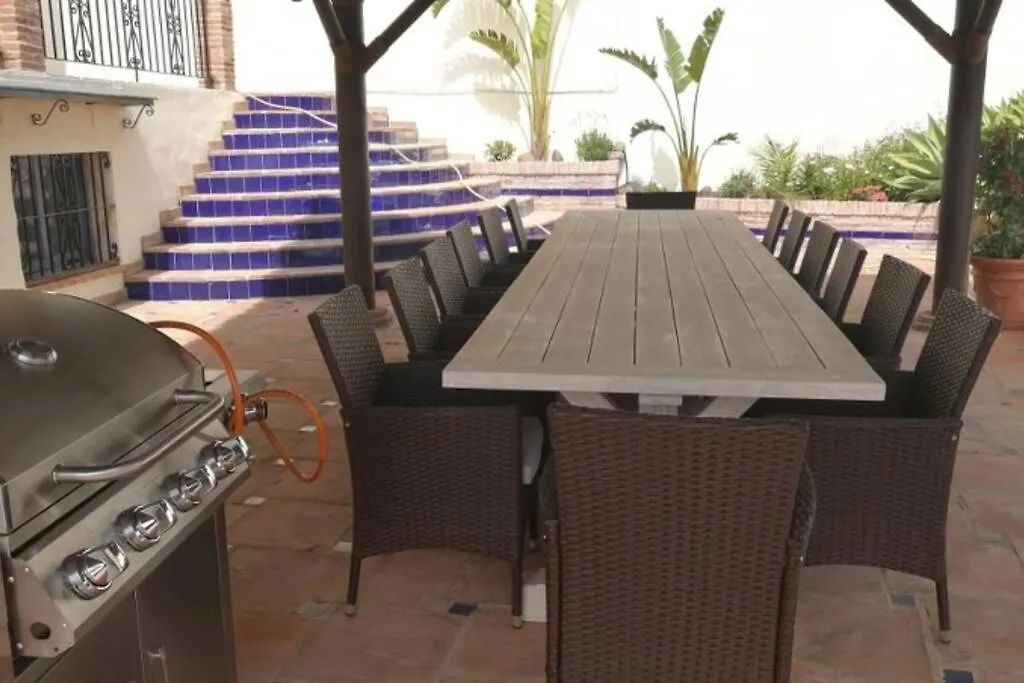Amazing Villa To Rent At Estepona - Near Beaches